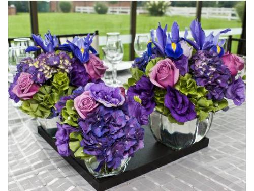 Centro de mesa bajo en tonos morados