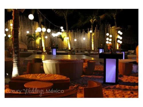 Vista del montaje iluminado