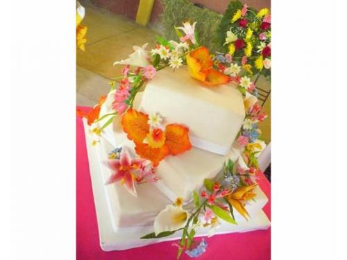 Elegantes pasteles con flores