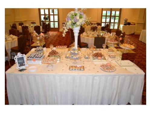 Hermosa mesa de postres