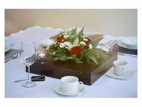 Centro de mesa floral con velas