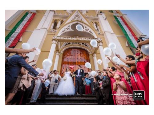 Celebrando en la iglesia