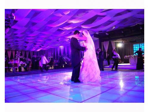 Mobiliario, mantelería, vajilla y mucho más