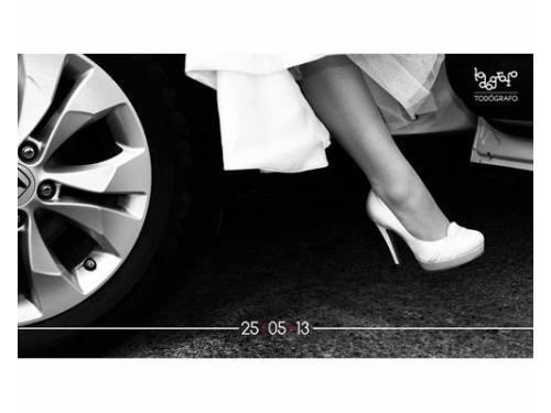 Novia arribando foto blanco y negro