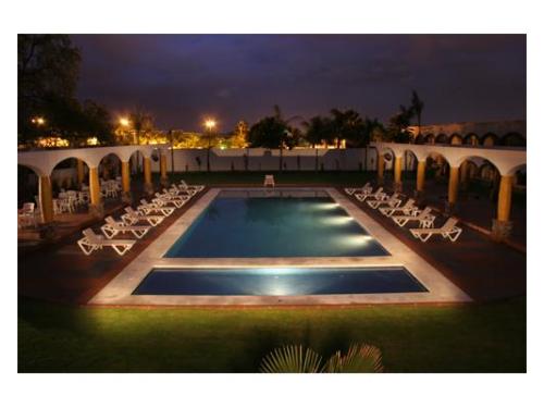 Disfruta de su increíble alberca