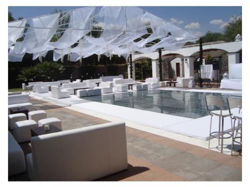 Montaje con salas lounge