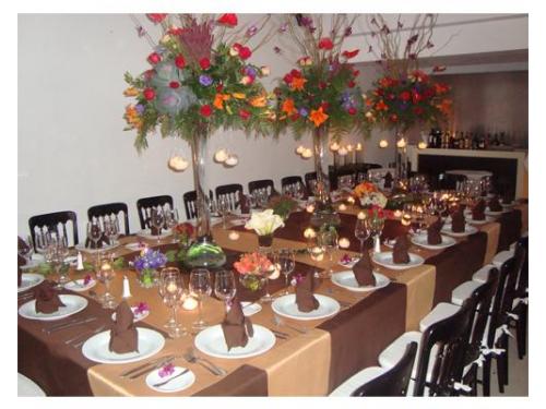 Mantelería y arreglos florales