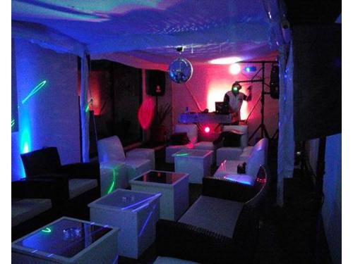 Mobiliario y música para bodas modernas