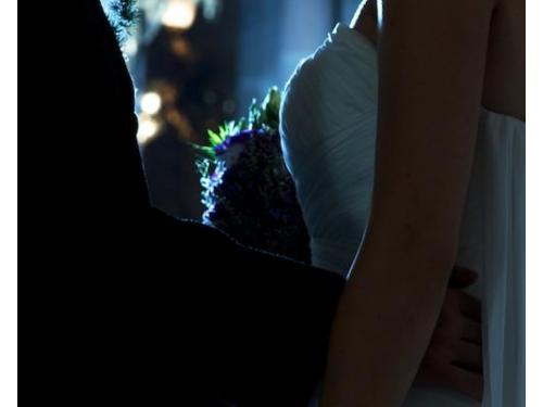 Abrazo de los novios