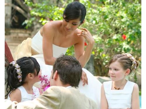 Novios con sus pajes