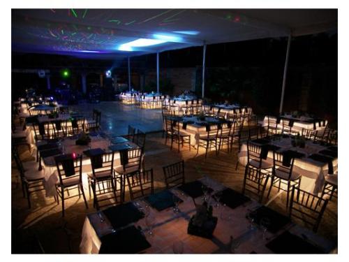 Te ofrecemos iluminación interna en cada mesa, todo un espectáculo para tus invitados