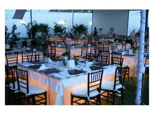 *somos la mejor opción: *banquete *lugar *ubicación *horario *mobiliario y *decoración *calidad