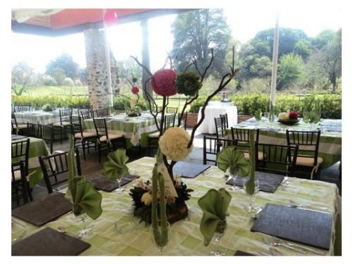 Decoración especial en: *centros de mesa *plato base *copas y servilletas