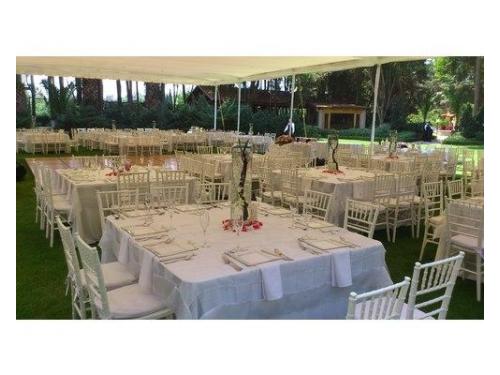 Excelente presentación en cada una de las mesas