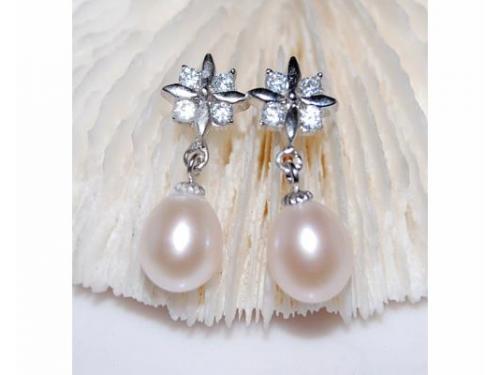 Aretes con perlas y flores
