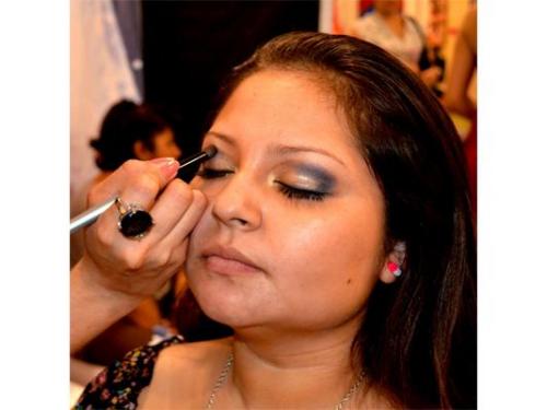 Aplicación de sombra en ojos