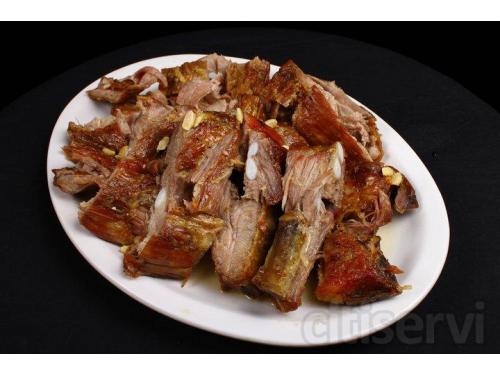 Deliciosa costilla de cerdo preparada al carbón en vara asada, sazonada con sal, pimienta y naranja agria. A solo $140.00 p/llevar (orden para 3 o 4 personas).