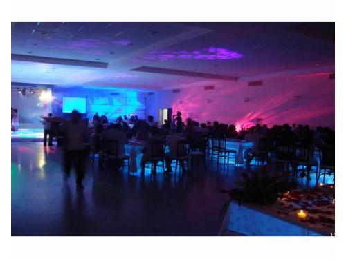 Iluminación en montaje de boda