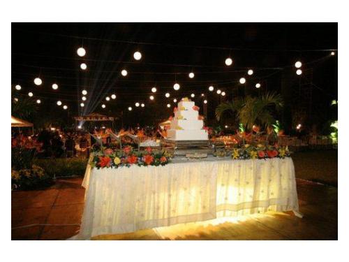 Mesa de pastel iluminada