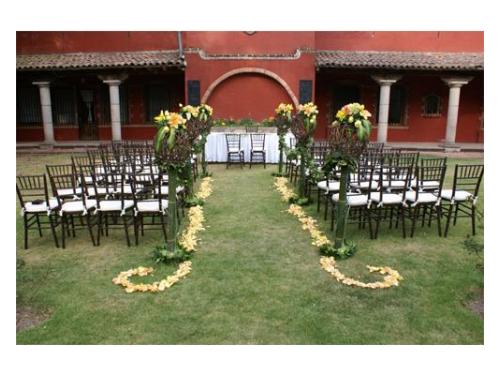 Divinos montajes para la ceremonia religiosa