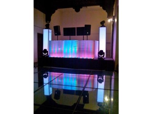 Montaje con pantallas y pista de cristal