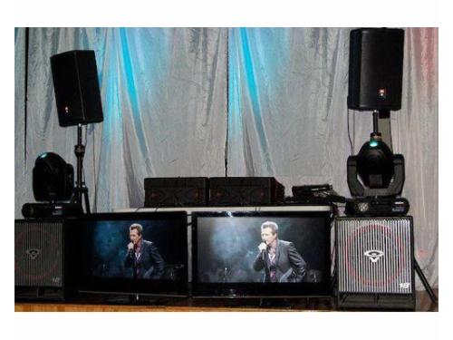 Escenario del dj con pantallas