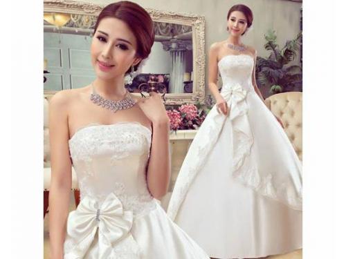 Vestido strapless amplio de abajo