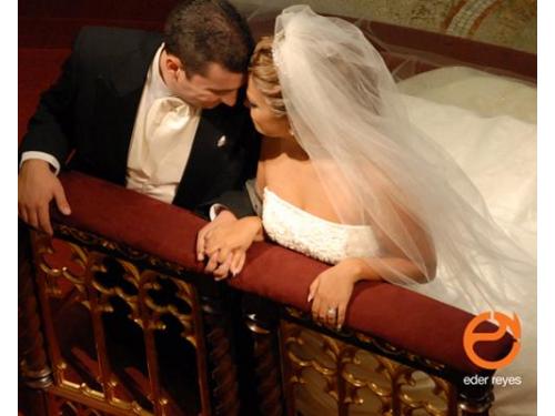 Novios en el altar