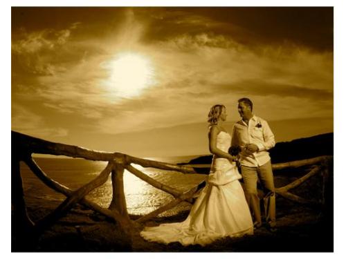 Novios junto al balcón