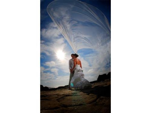 Velo de novia levantado por el aire