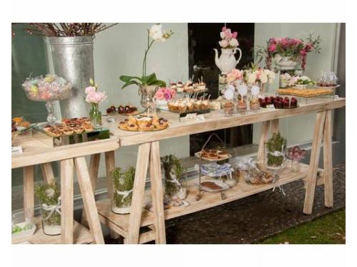 Mesa de postres vintage