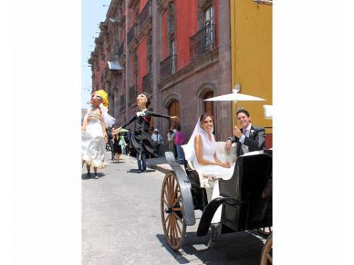 Novios en el carruaje