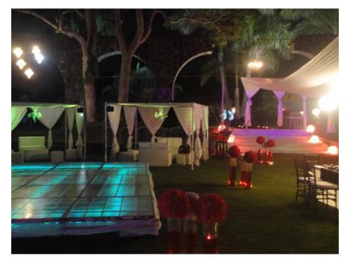 Vista de pista de baile y zona lounge