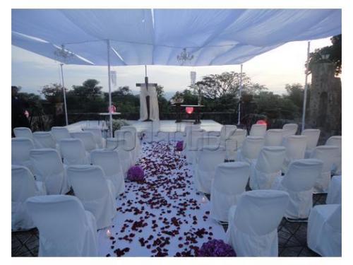 Montaje de ceremonia religiosa