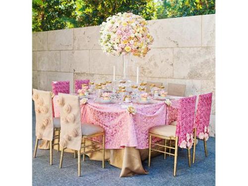 Elegante recepción con flores