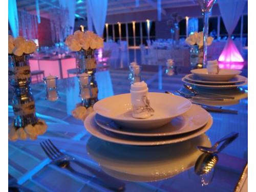 Montaje para banquete de bodas