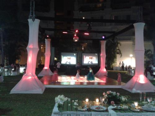 renta de sonido con pantalla para bodas