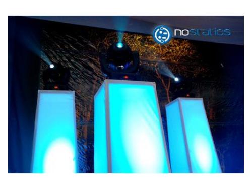 Iluminación azul en cubos