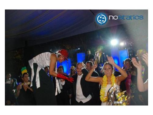 Levantando las manos