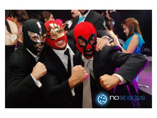 Invitados con mascaras