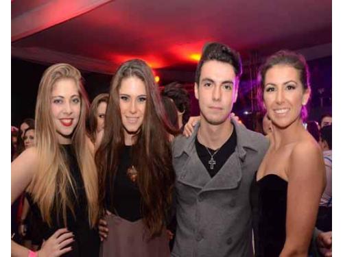 Los invitados disfrutando