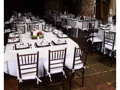 Todo tipo de sillas y mesas