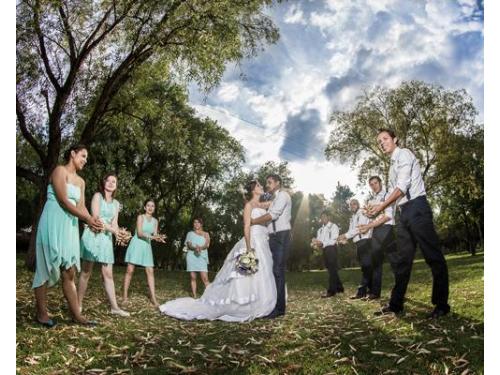 Novios con sus damas y padrinos