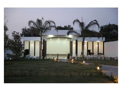 Salón de lujo al fondo