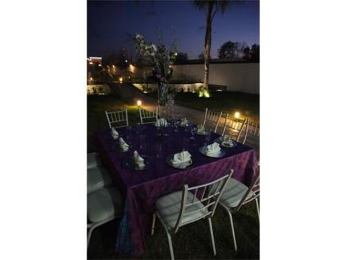 Montaje tiffany con mantelería fina