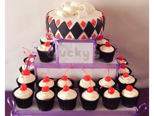 Pastel con cupcakes