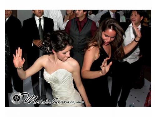 Bailando en la fiesta de boda