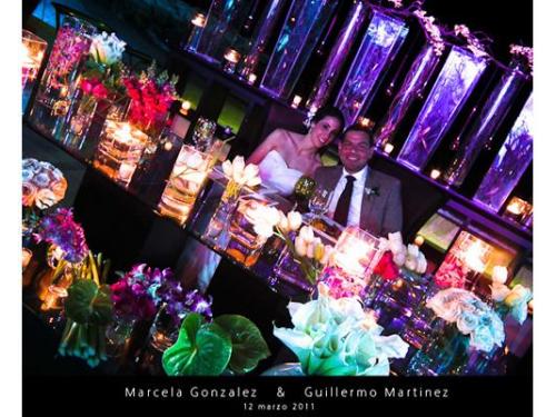 Novios en la mesa de honor