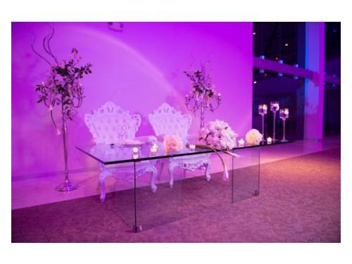 Montaje de mesa de los novios