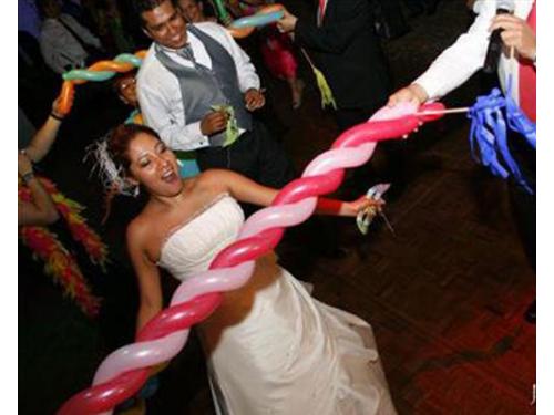 Disfrutando de la fiesta de bodas